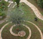 Garden with circolar fountain and pebbles 